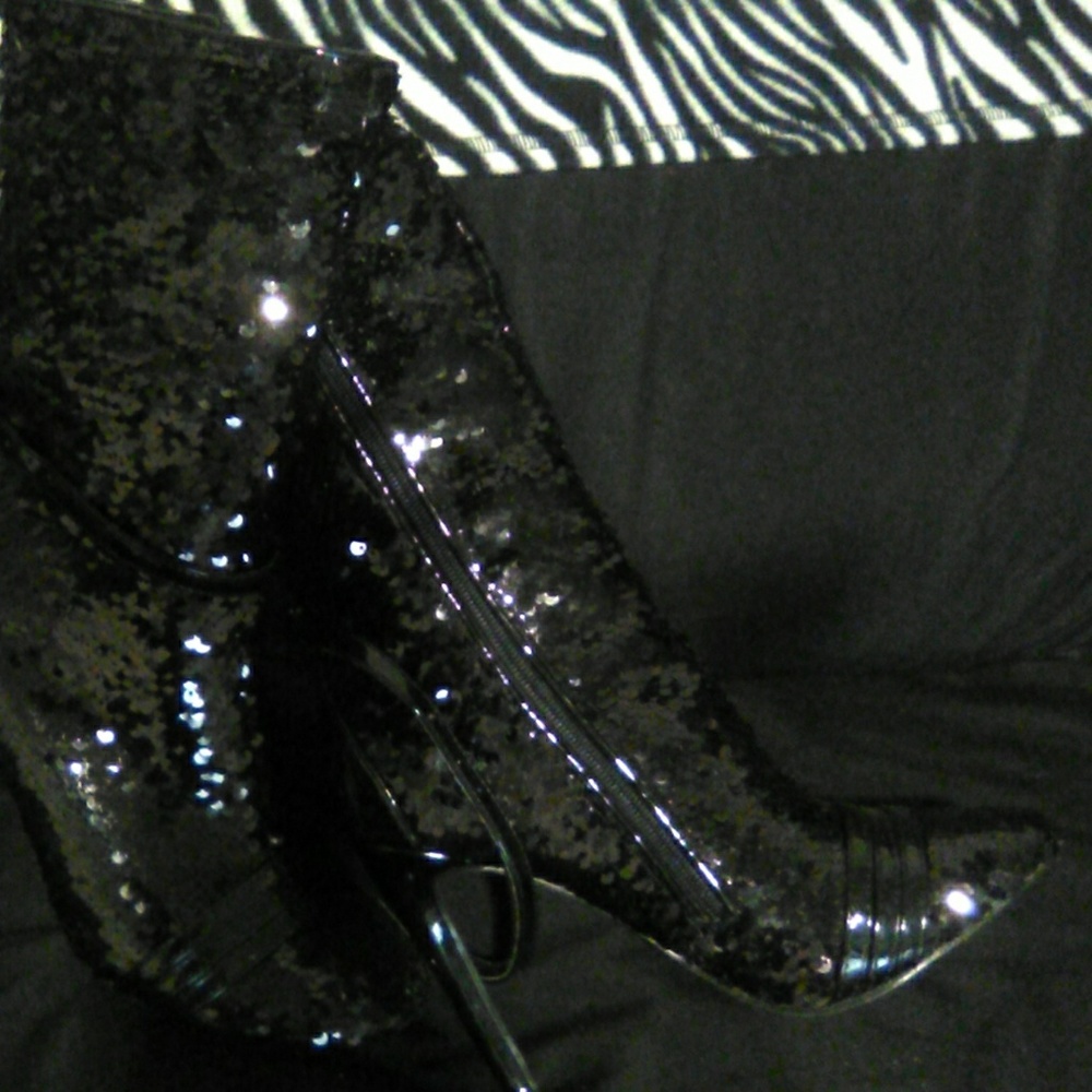 Black on black sequence stelleto heels worn once